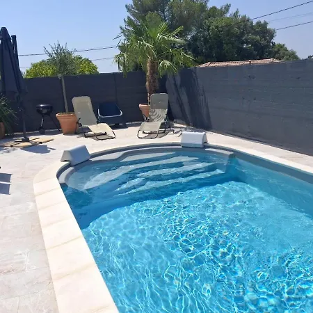 Le Clos Saint-maximin - 2 Villas, 2 Piscines, 12 Pers * Saint-Maximin (Gard)