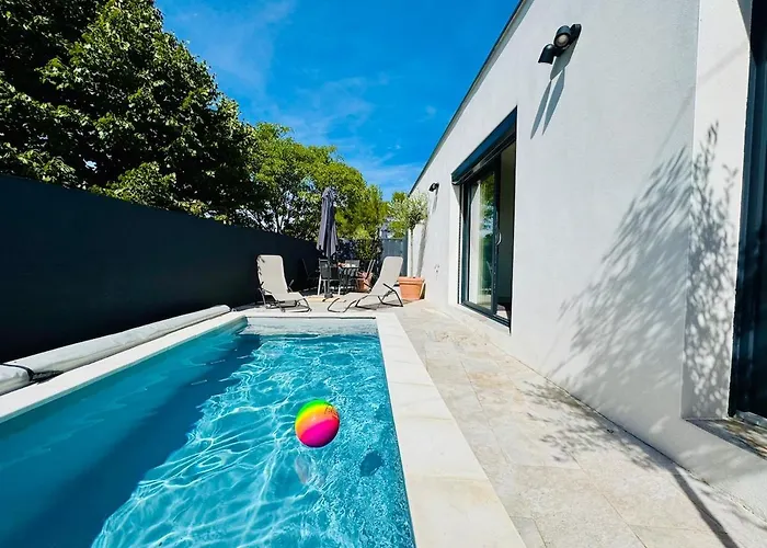 Le Clos Saint-maximin - 2 Villas, 2 Piscines, 12 Pers * Saint-Maximin (Gard)