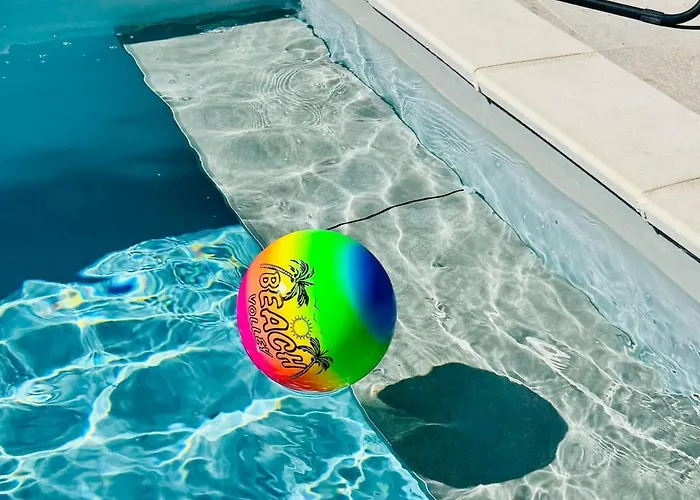 Le Clos Saint-maximin - 2 Villas, 2 Piscines, 12 Pers Saint-Maximin (Gard)